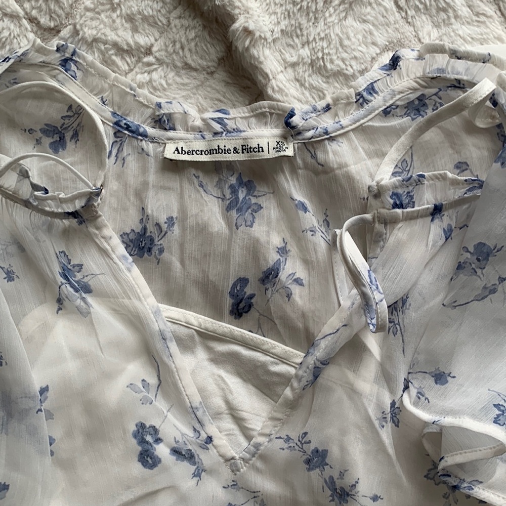 A&F top XS